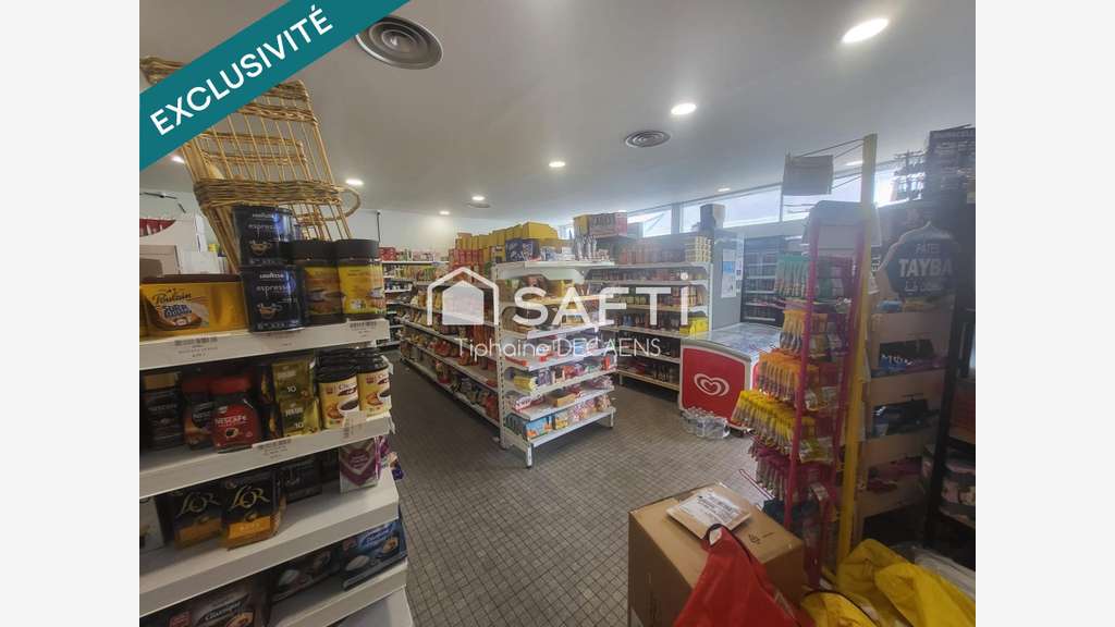 Lot de 2 commerces avec parking privé à Chinon