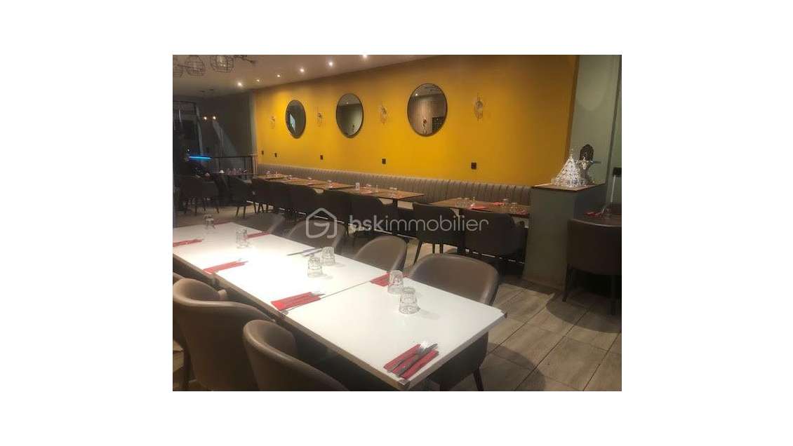 MUR DE BOUTIQUE RESTAURATION CLICHY / PARIS