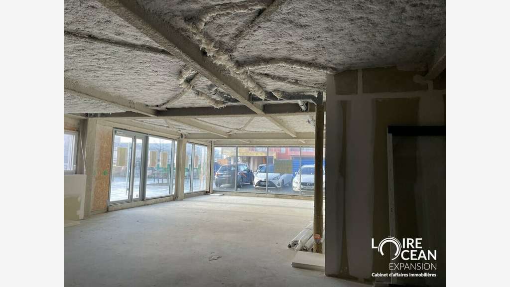 AV murs commerciaux 165m² proche gare à Clisson