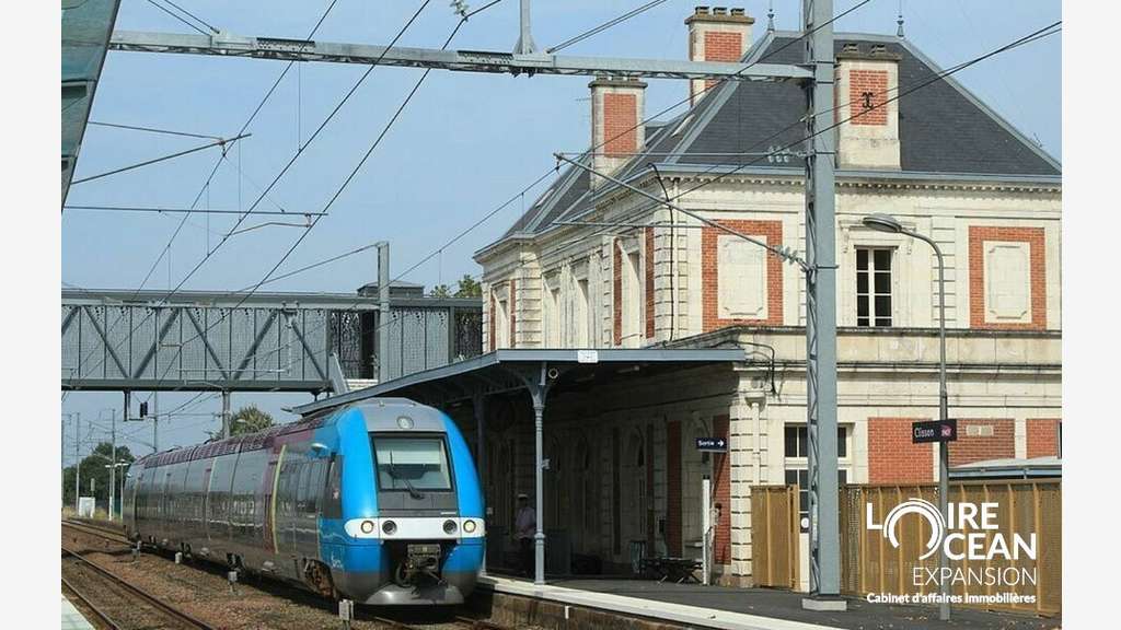 AV murs commerciaux 165m² proche gare à Clisson