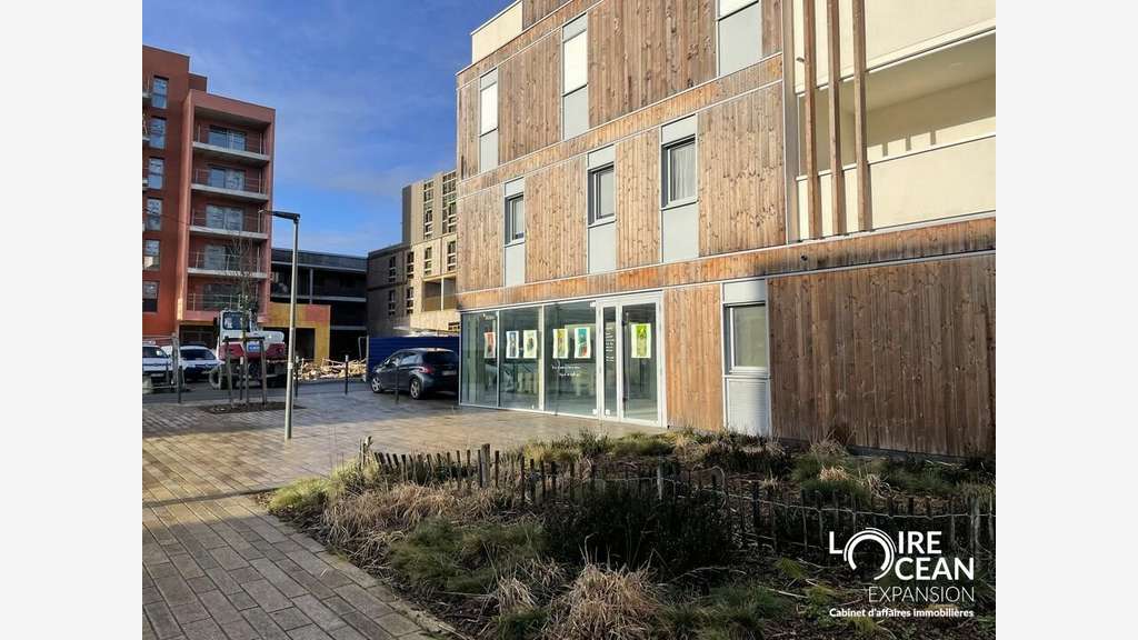 AV murs commerciaux 165m² proche gare à Clisson