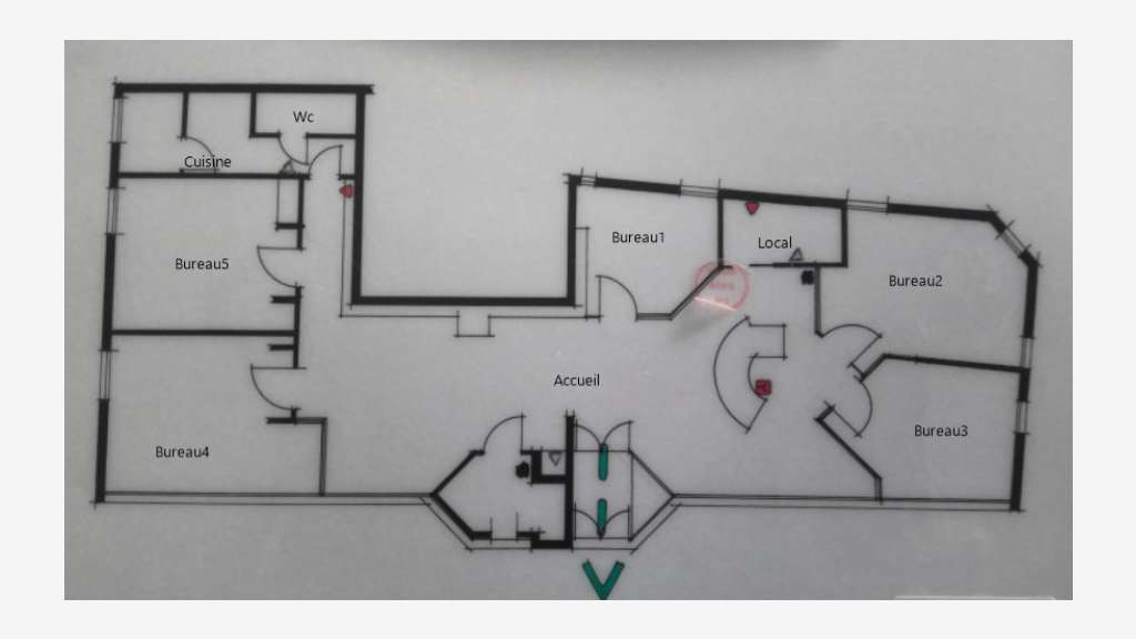 Opportunité rare local 165m² empl N°1 à Cluses