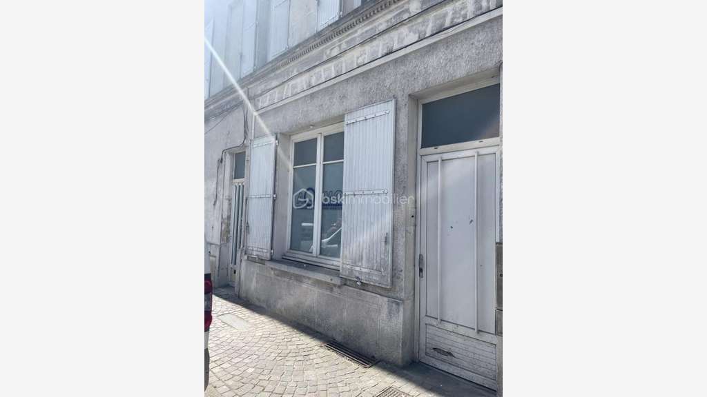 Vente local commercial 11m² hyper centre Cognac 