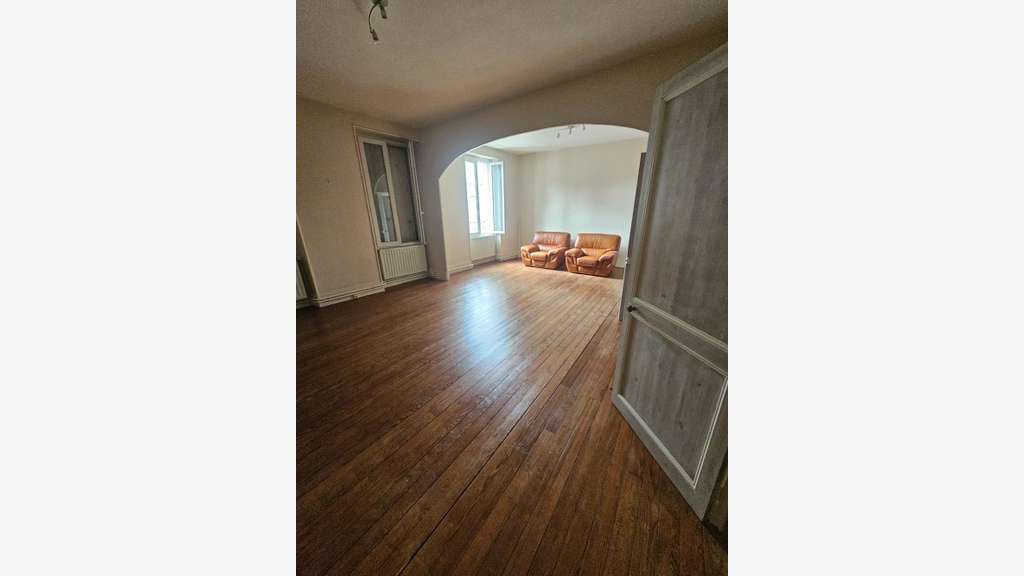 A Louer à COGNAC local commercial avec logement 