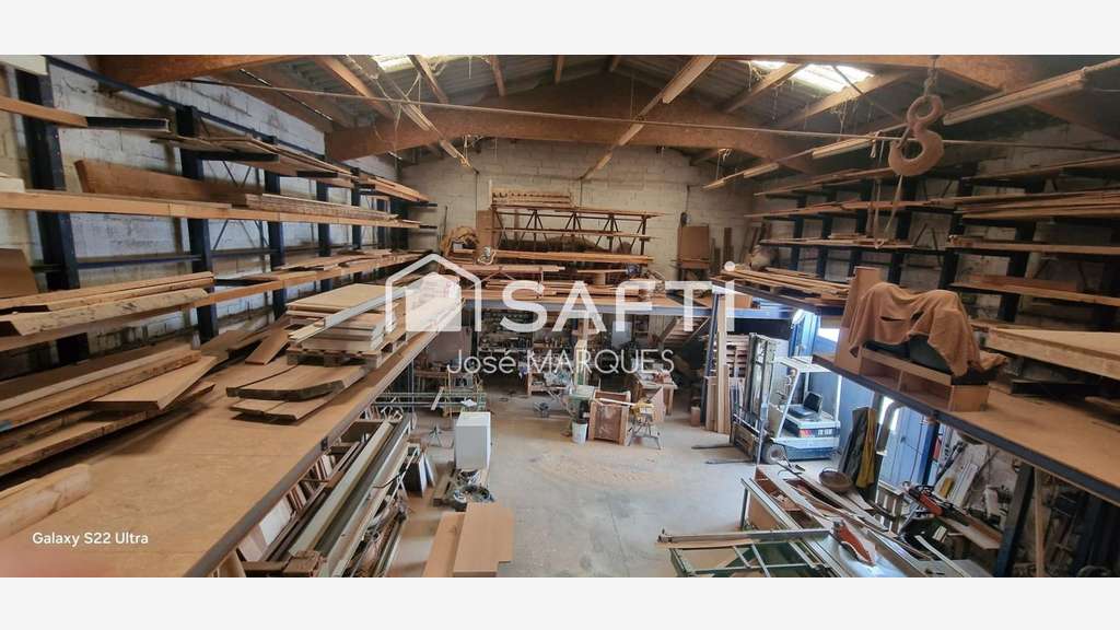 AV local commercial mezzanine 359m² ZA Cogolin