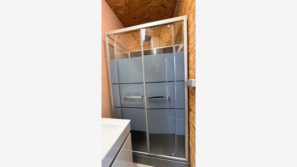 AV local commercial 150m² + préau 65m² ZA Cogolin 