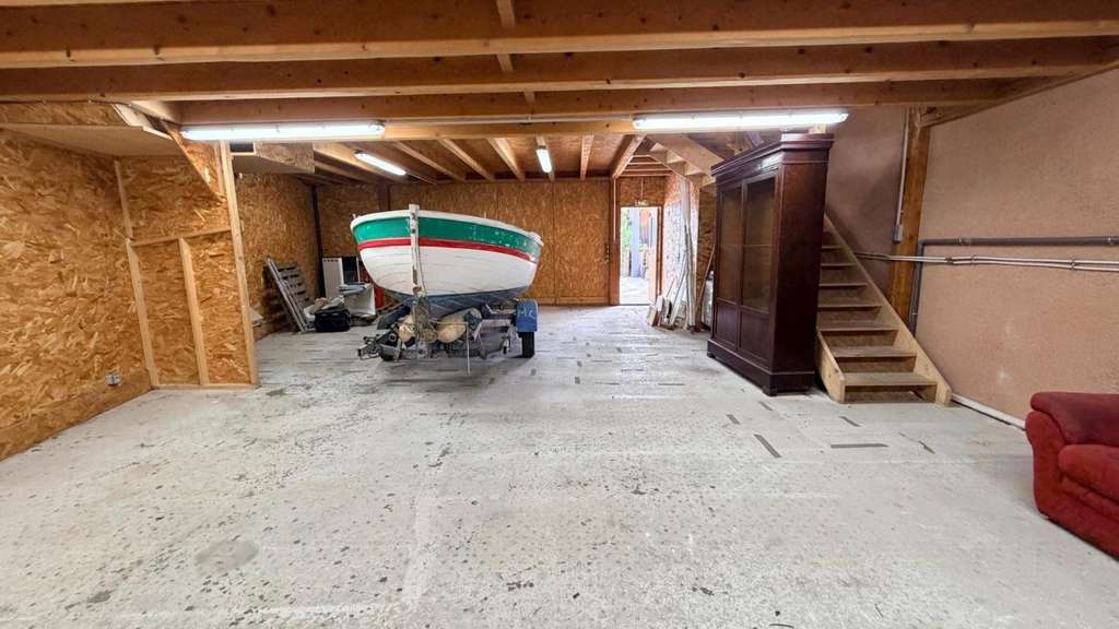 AV local commercial 150m² + préau 65m² ZA Cogolin 