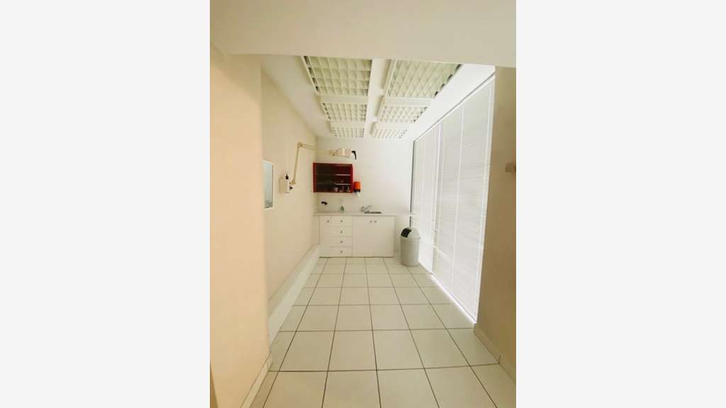 AV locaux de 5 cellules plein centre de Colomiers