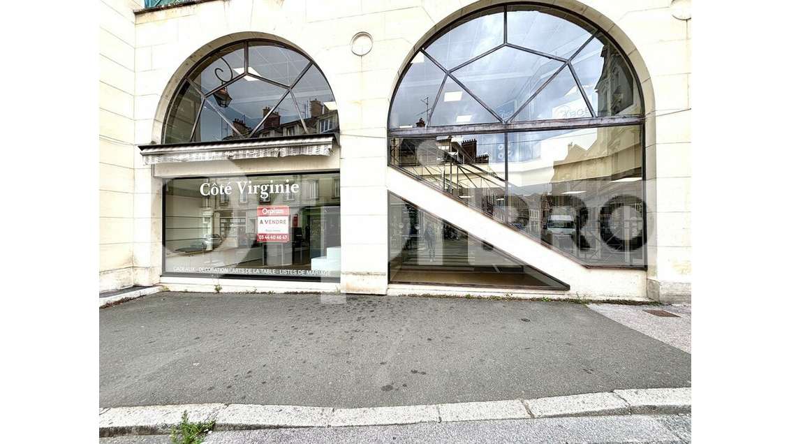 AV local commercial 104m² vitrine Compiègne centre