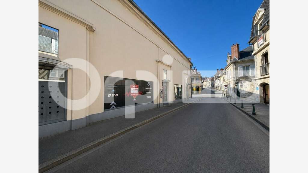 Local commercial 460m² à vendre à Compiègne centre