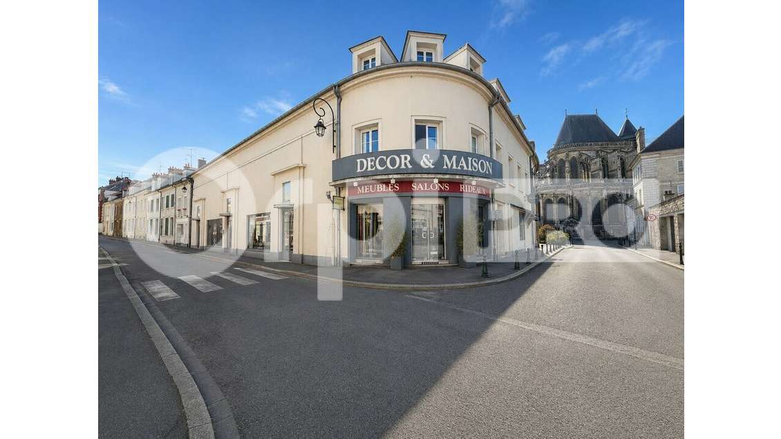 Local commercial 460m² à vendre à Compiègne centre