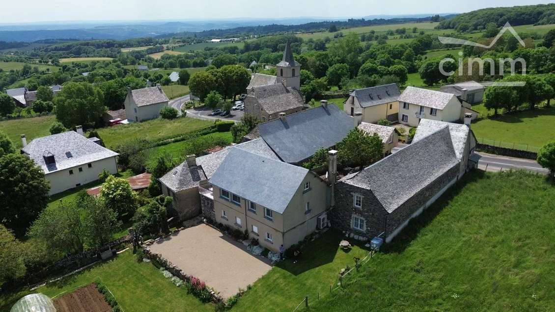 Ensemble immobilier au cœur de l'Aubrac