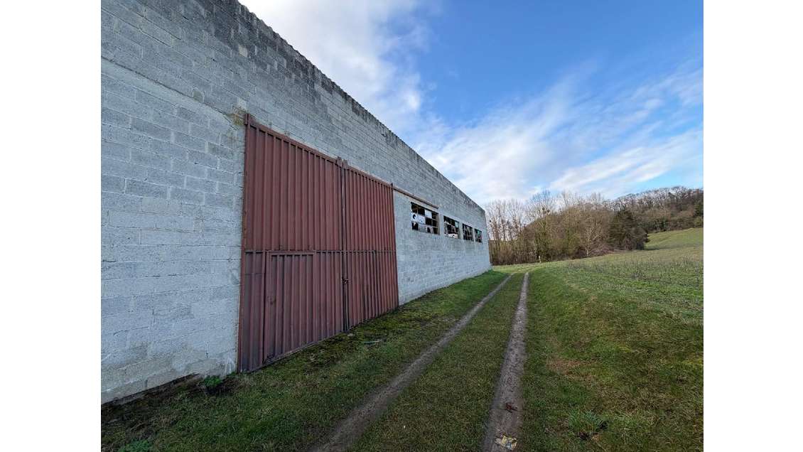 AV entrepôt à rénover 363m² à Coucy-le-Château