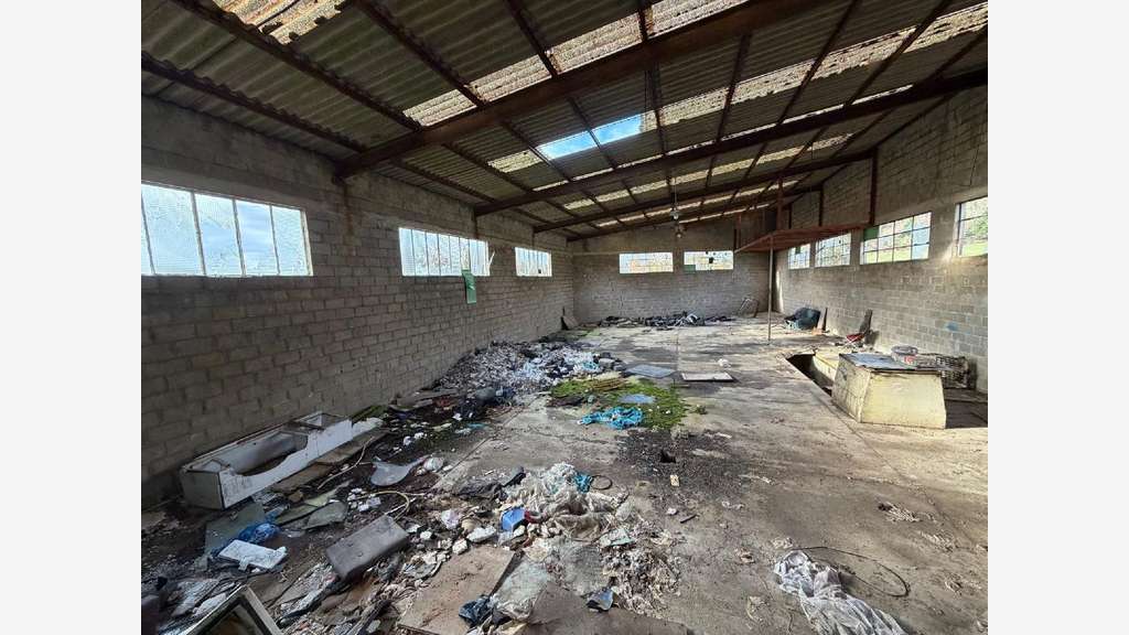 AV entrepôt à rénover 363m² à Coucy-le-Château