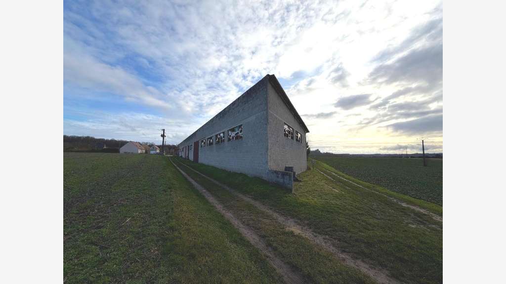 AV entrepôt à rénover 363m² à Coucy-le-Château