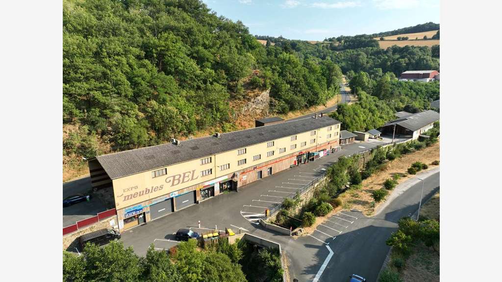 COUPIAC - Ensemble immobilier de 1 661 m²