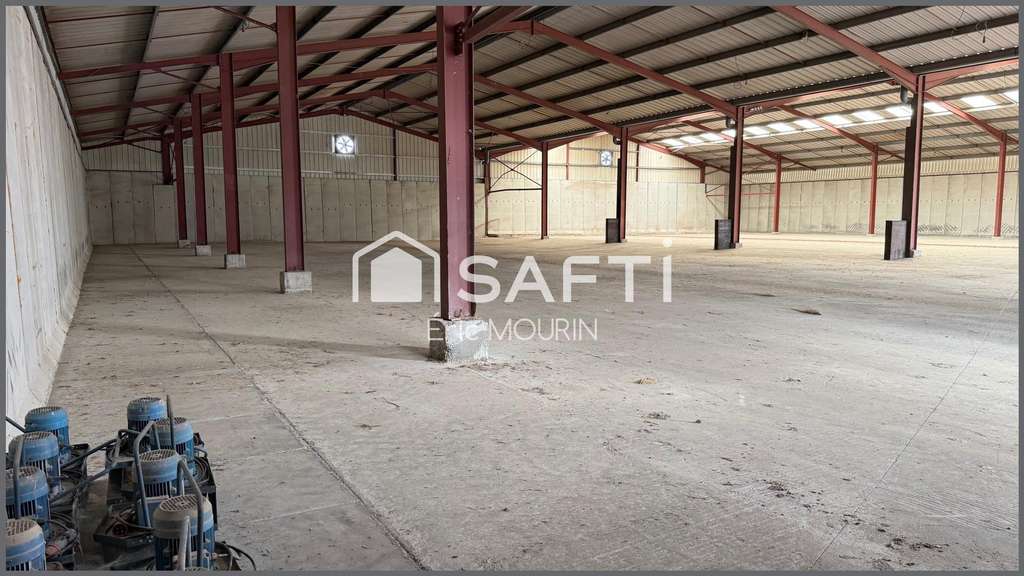 Local commercial de stockage, ou boxe pour