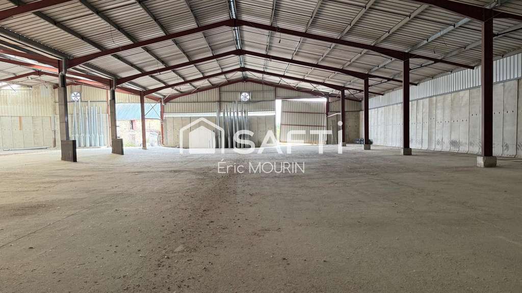 Local commercial de stockage, ou boxe pour