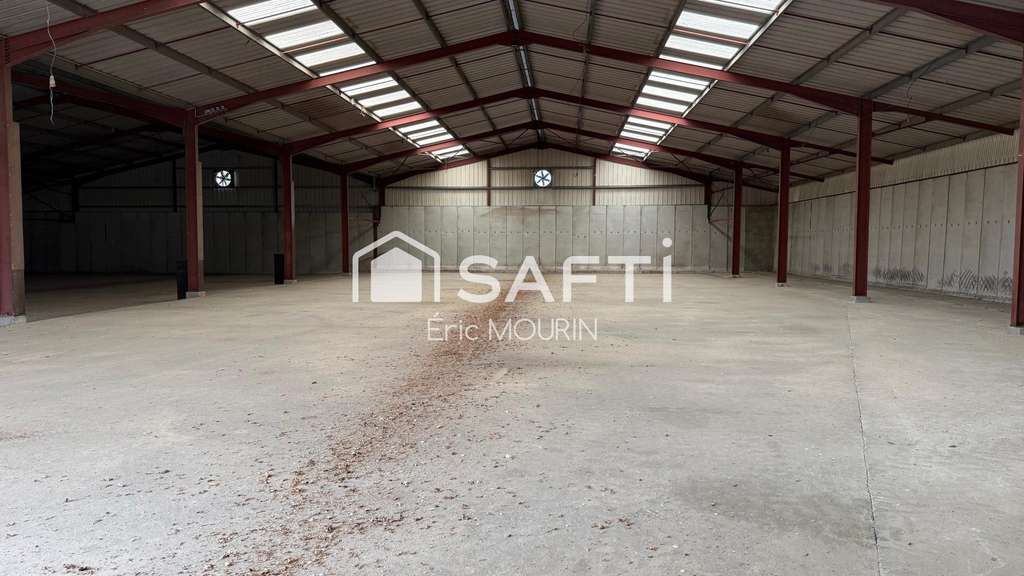 Local commercial de stockage, ou boxe pour