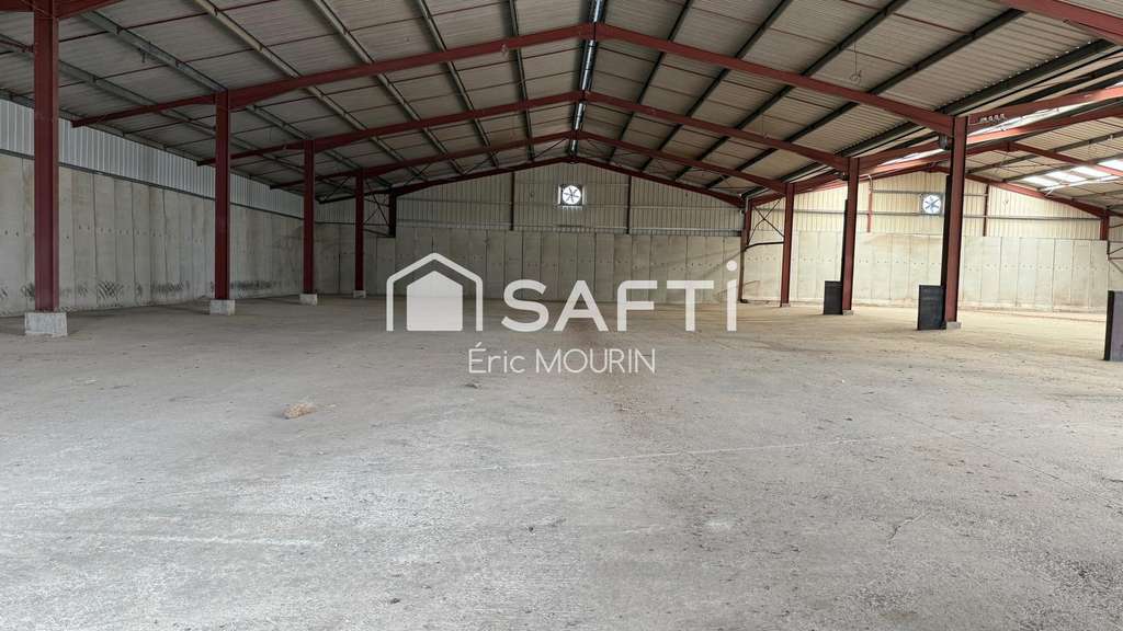 Local commercial de stockage, ou boxe pour