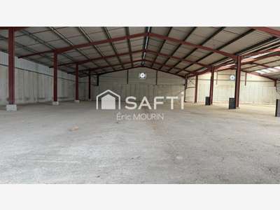 Local commercial de stockage, ou boxe pour