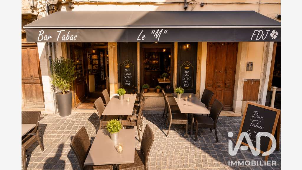 Vente murs commerciaux bar tabac 122m² à Crémieu