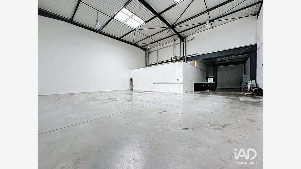 Vente magnifiques locaux 250m² à Croix