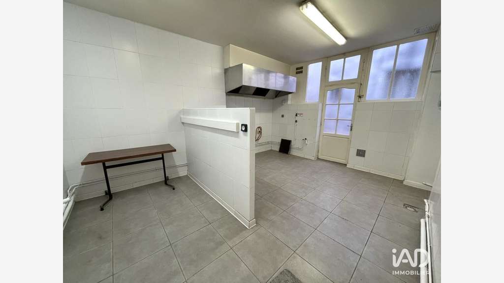 AV murs commerciaux 320m² Cuxac-d'Aude centre