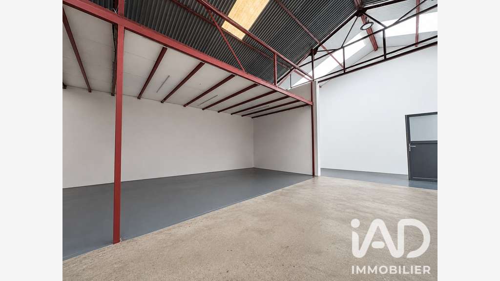 Vente hangar rénové 263m² bien placé à Dainville