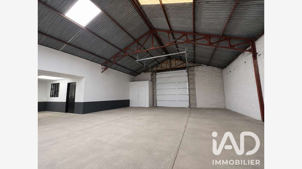 Vente hangar rénové 263m² bien placé à Dainville