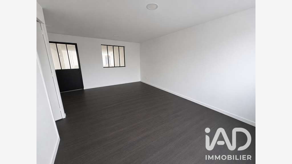 Vente hangar rénové 263m² bien placé à Dainville