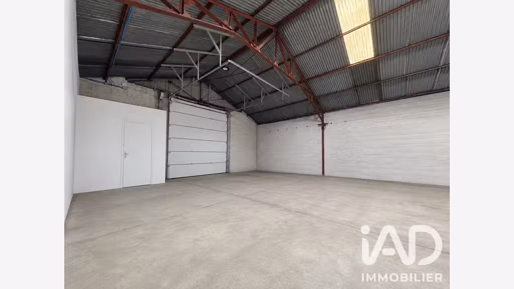 Vente hangar rénové 263m² bien placé à Dainville