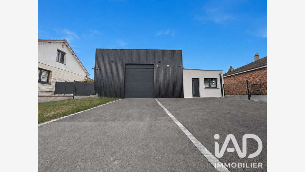 Vente hangar rénové 263m² bien placé à Dainville