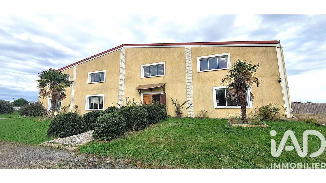 Vente murs commerciaux 610m² à Dammartin-en-Serve