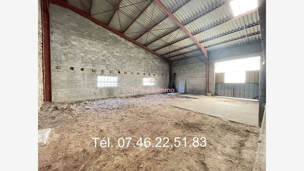 Local professionnel 800m² proche centre Darney