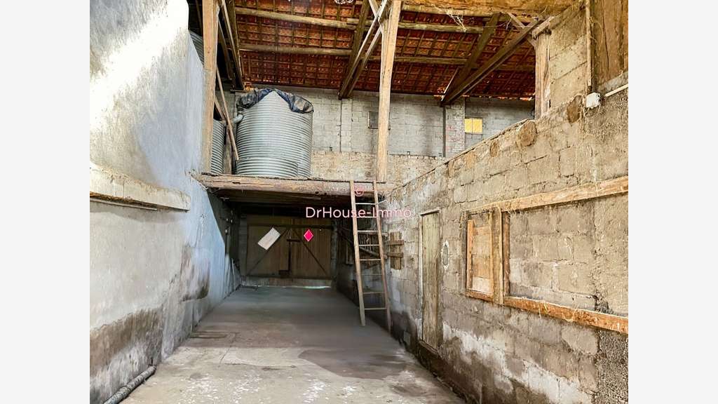 Local professionnel 800m² proche centre Darney