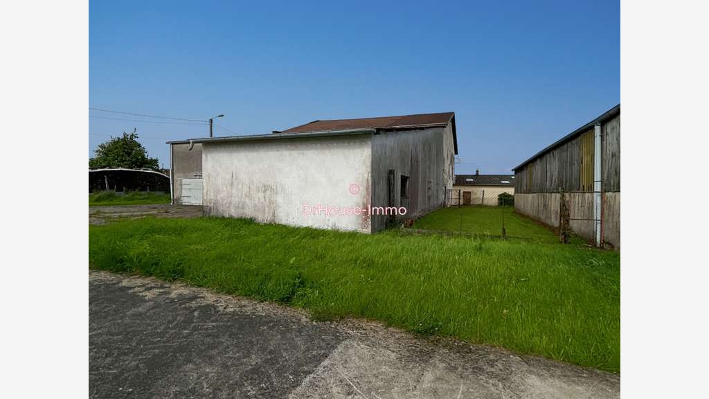 Local professionnel 800m² proche centre Darney
