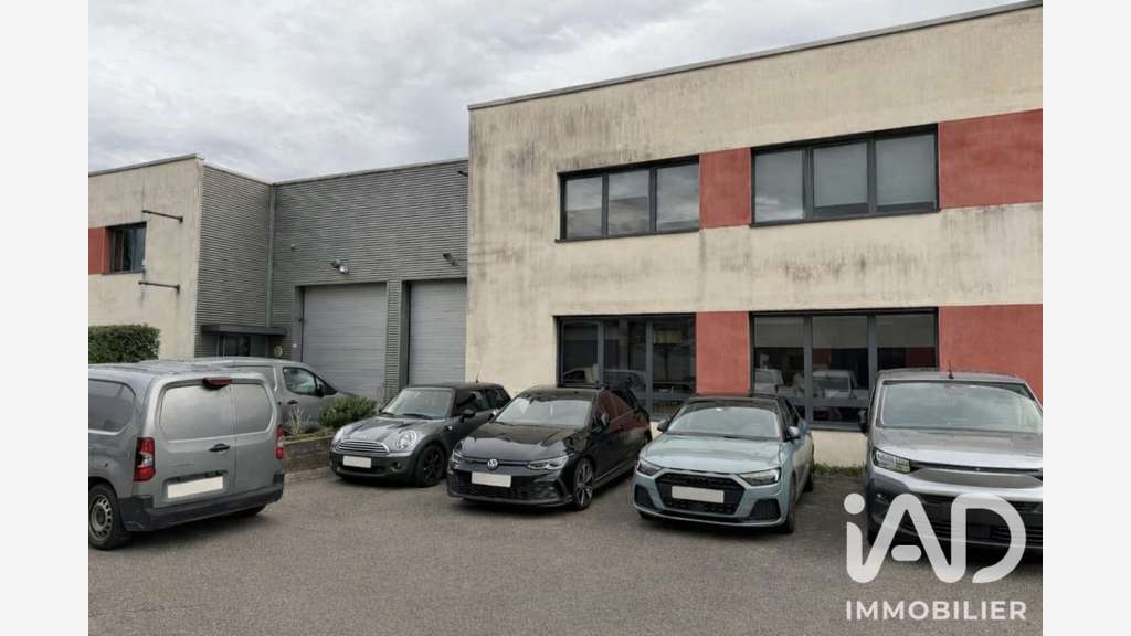Local commercial à Décines-Charpieu