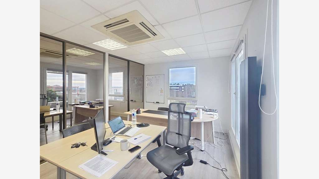 INVESTISSEURS : Plateau de bureaux à la Toison