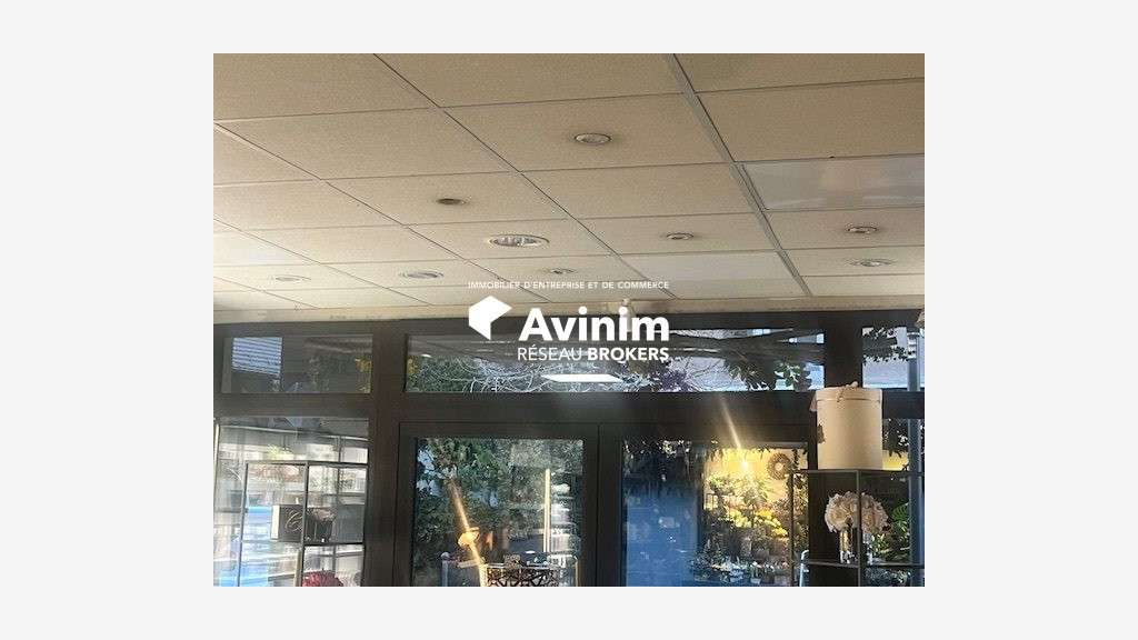 DROIT AU BAIL local très bon état 60m² à Divonne  