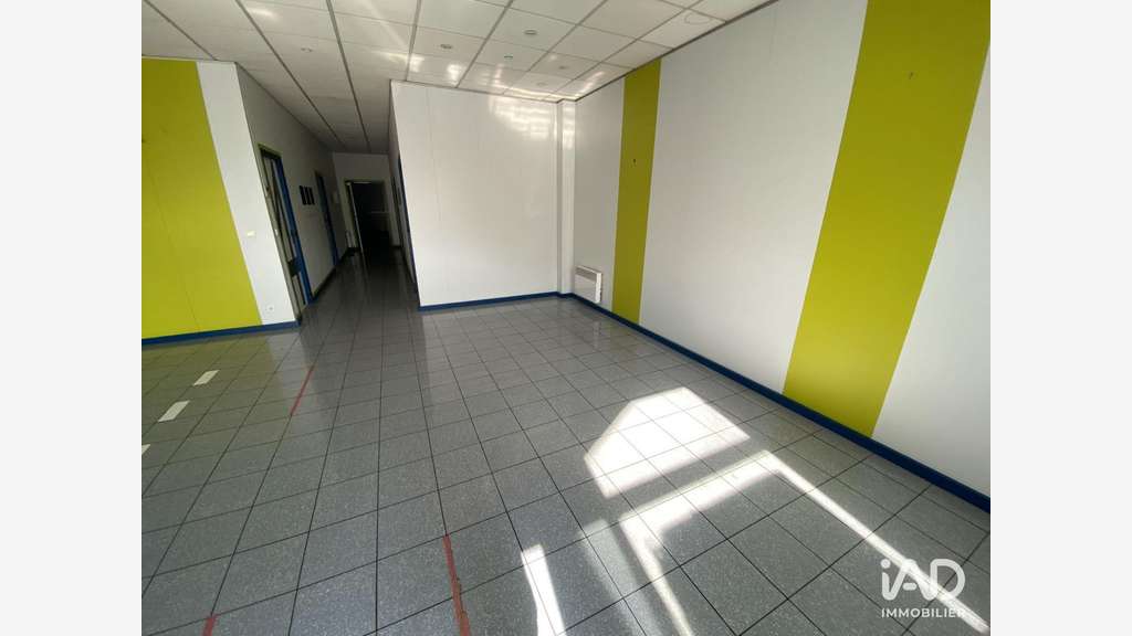 AV bâtiment 550m² empl stratégique à Doué en Anjou
