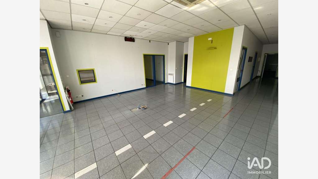 AV bâtiment 550m² empl stratégique à Doué en Anjou