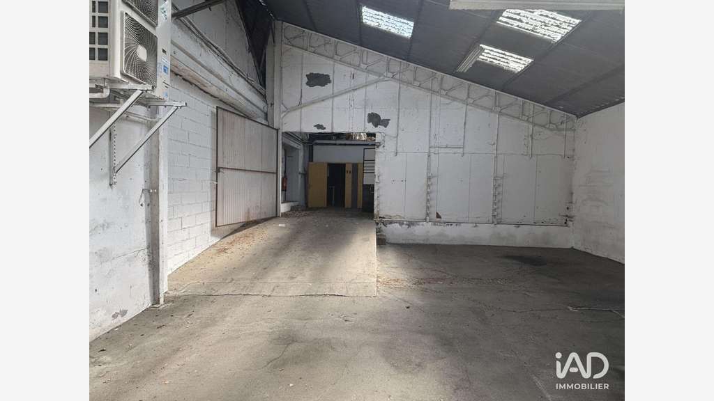 AV bâtiment 550m² empl stratégique à Doué en Anjou