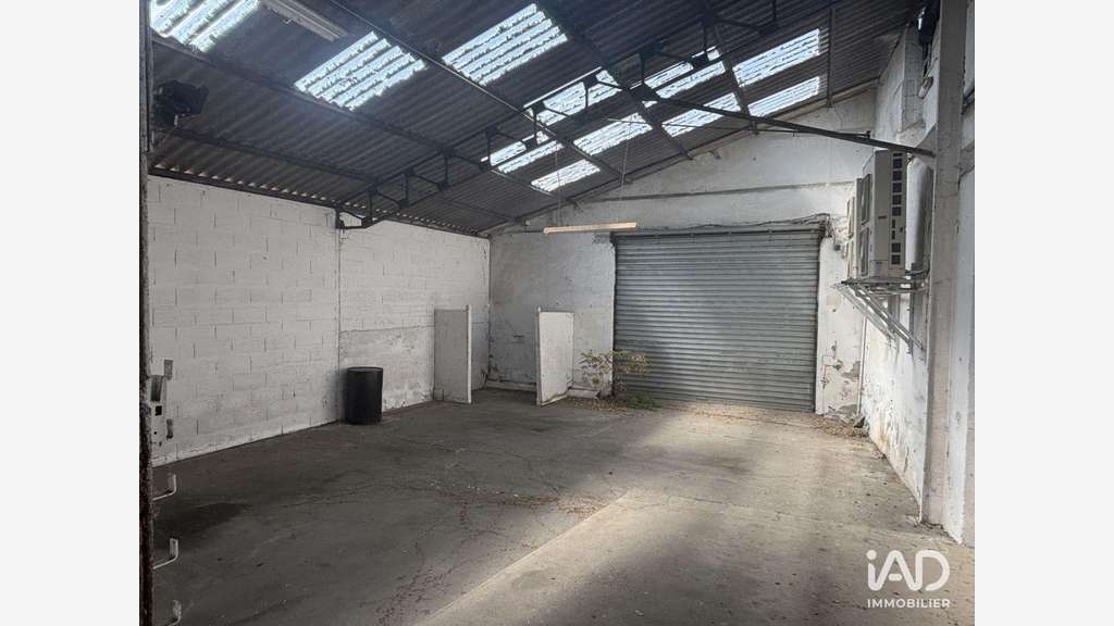 AV bâtiment 550m² empl stratégique à Doué en Anjou