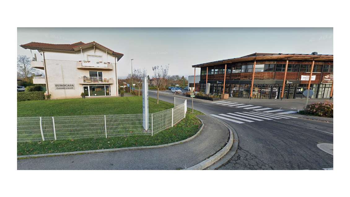 AV local commercial 142m² + 3 parkings à Douvaine