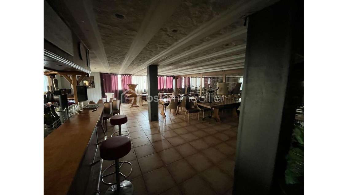 DOUVAINE - Local commercial 135 m² toutes