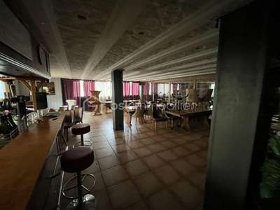 Vente local commercial 135m² à Douvaine