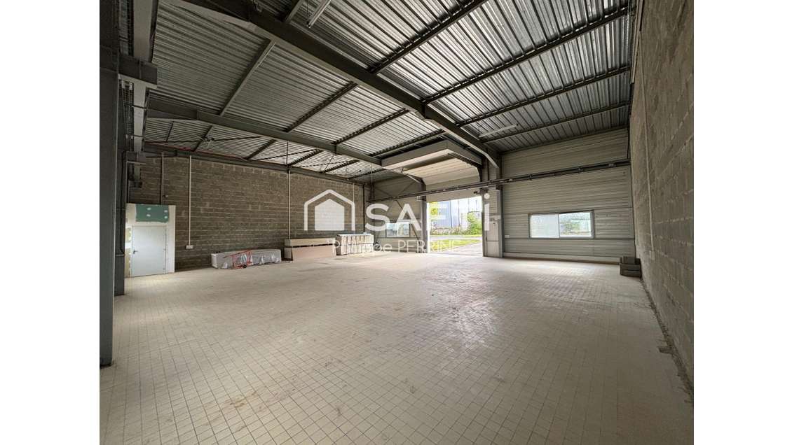 Locaux d'activité 239m² à Douvres la Délivrande