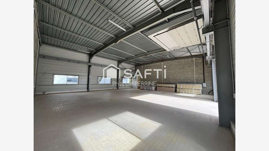 Locaux d'activité 239m² à Douvres la Délivrande