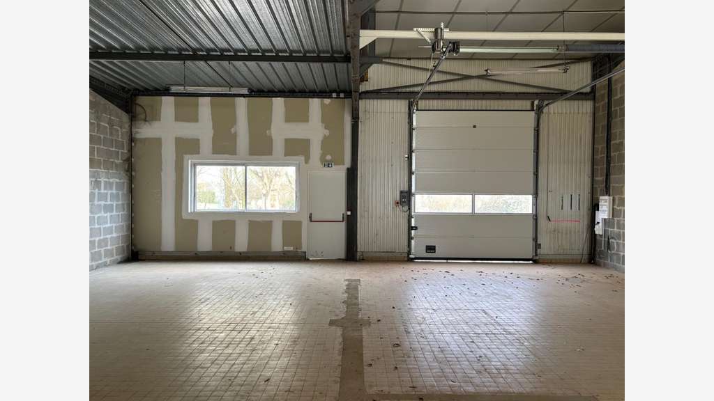 Vente local stockage 101m² Douvres-la-Délivrande
